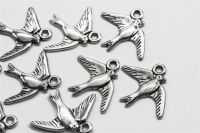 Schwalbe Anhänger antiksilber, 10 Stk 